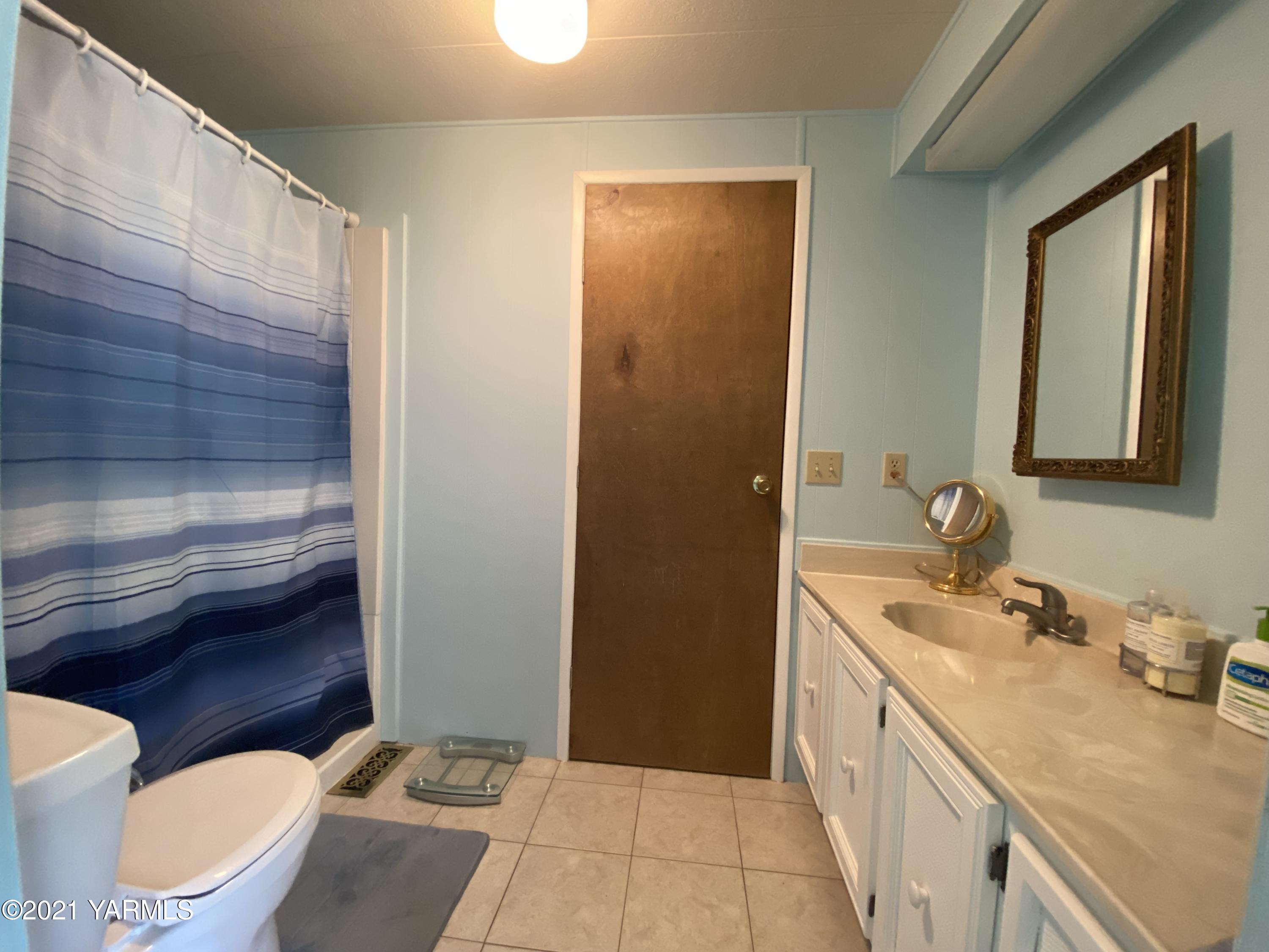 363 Riggins Road Wapato, WA 98951 - Photo 5 of 14 a bathroom with a sink a toilet and shower