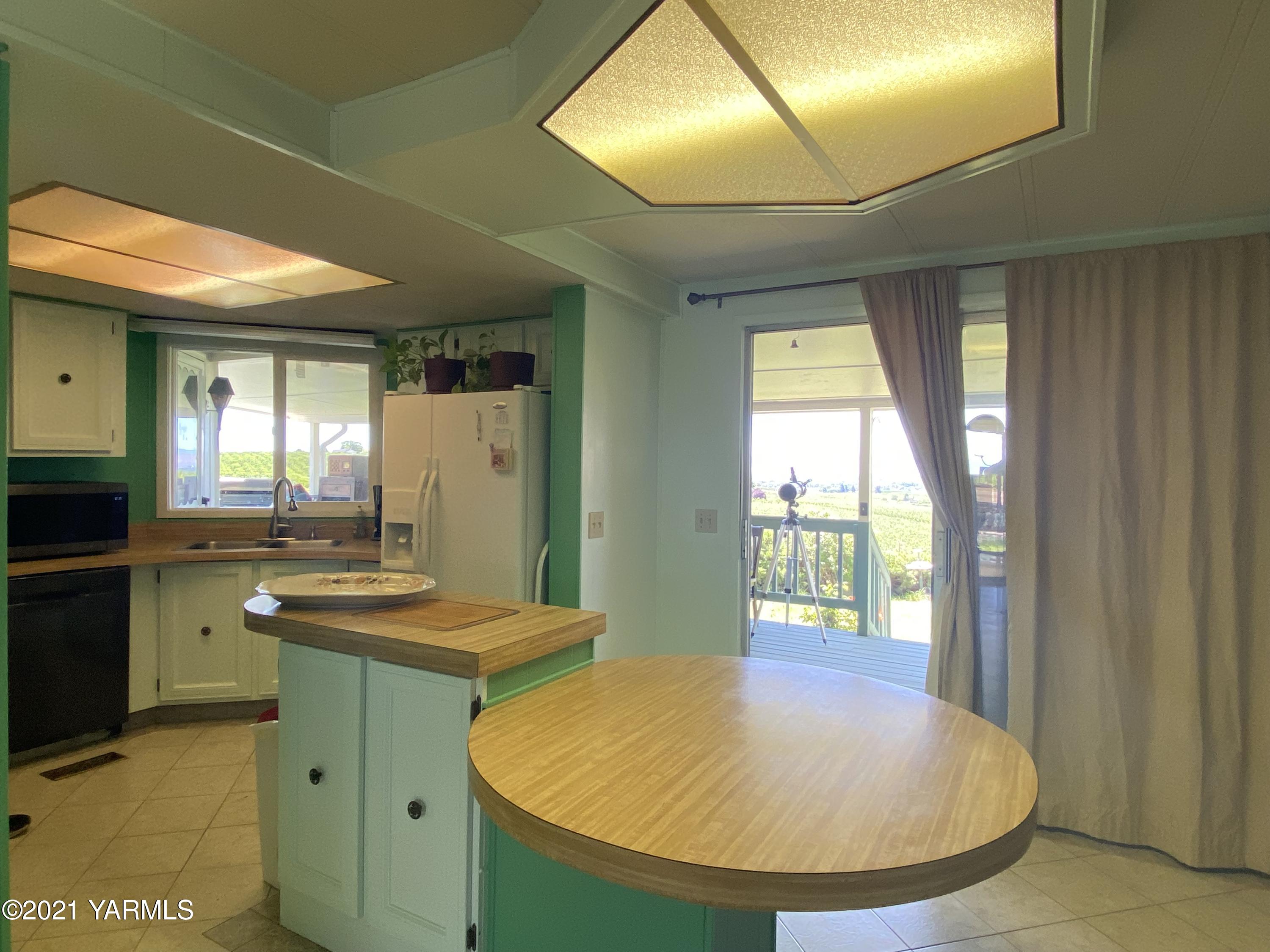 363 Riggins Road Wapato, WA 98951 - Photo 9 of 14 a room with pool table and windows