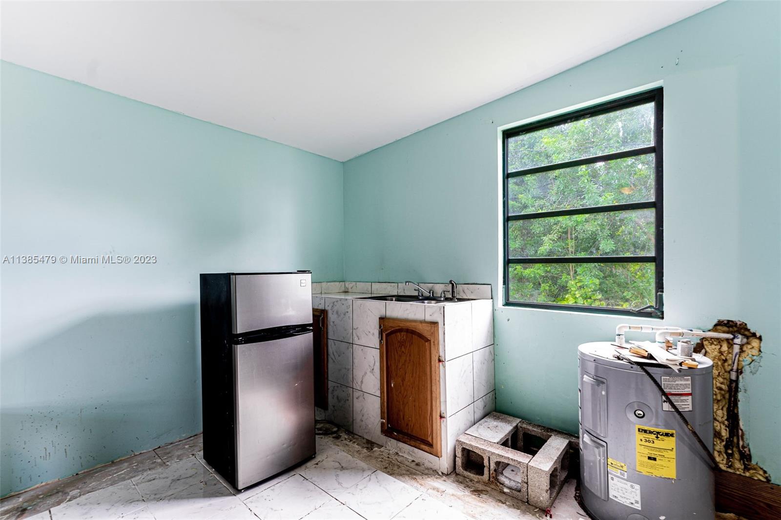 8241 Southwest 37th Street Miami, FL 33155 - Photo 30 of 46 a room with furniture and a window