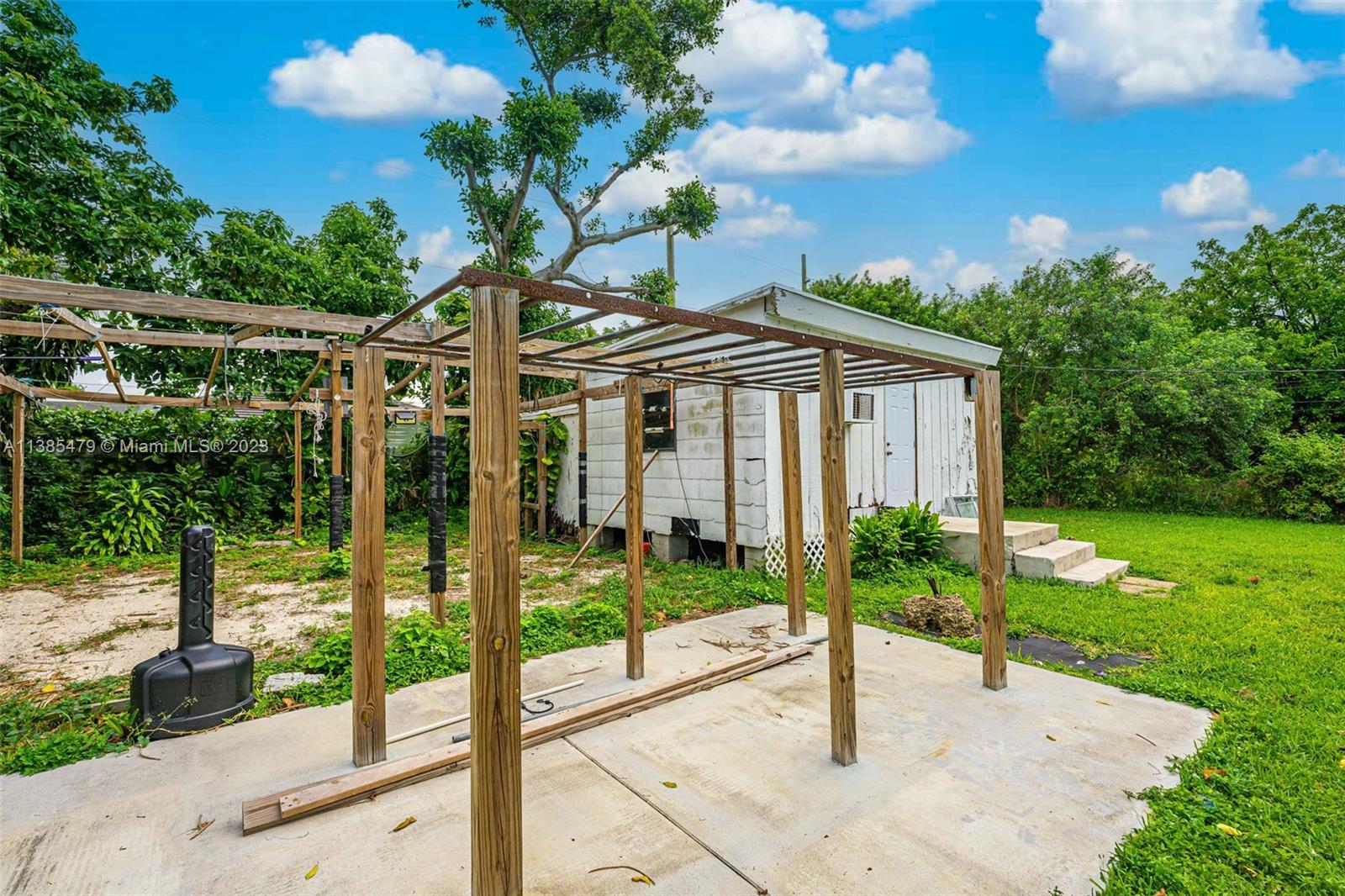 8241 Southwest 37th Street Miami, FL 33155 - Photo 36 of 46 a front view of a house with garden