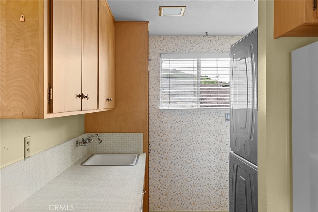 2 Cambridge Drive Lompoc, CA 93436 - Photo 22 of 27 a bathroom with a sink and a bathtub