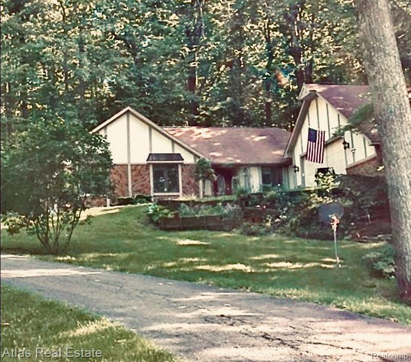 9950 Misty Ridge Circle Clarkston, MI 48348 - Photo 8 of 50 Street view