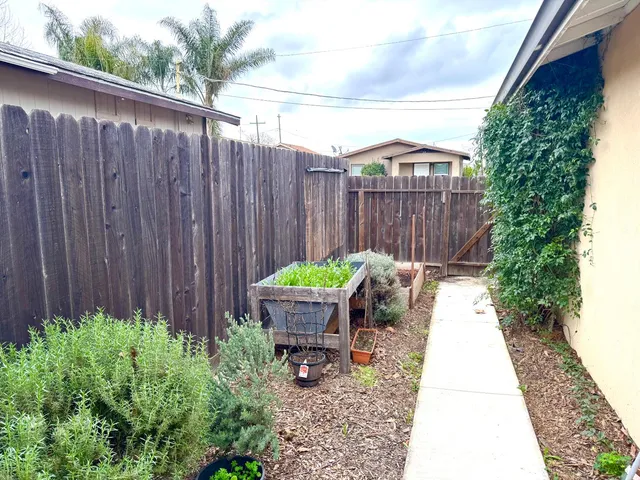 a view of a chairs and table in backyard