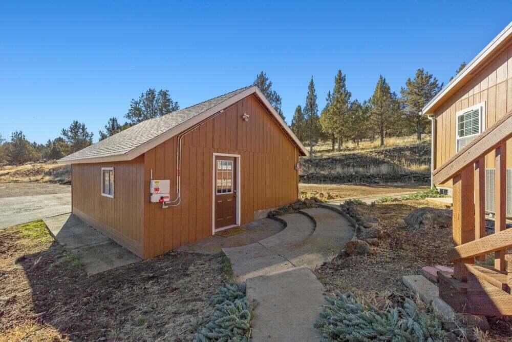 17550 South Poe Valley Road Klamath Falls, OR 97603 - Photo 47 of 59 a view of a house with a yard