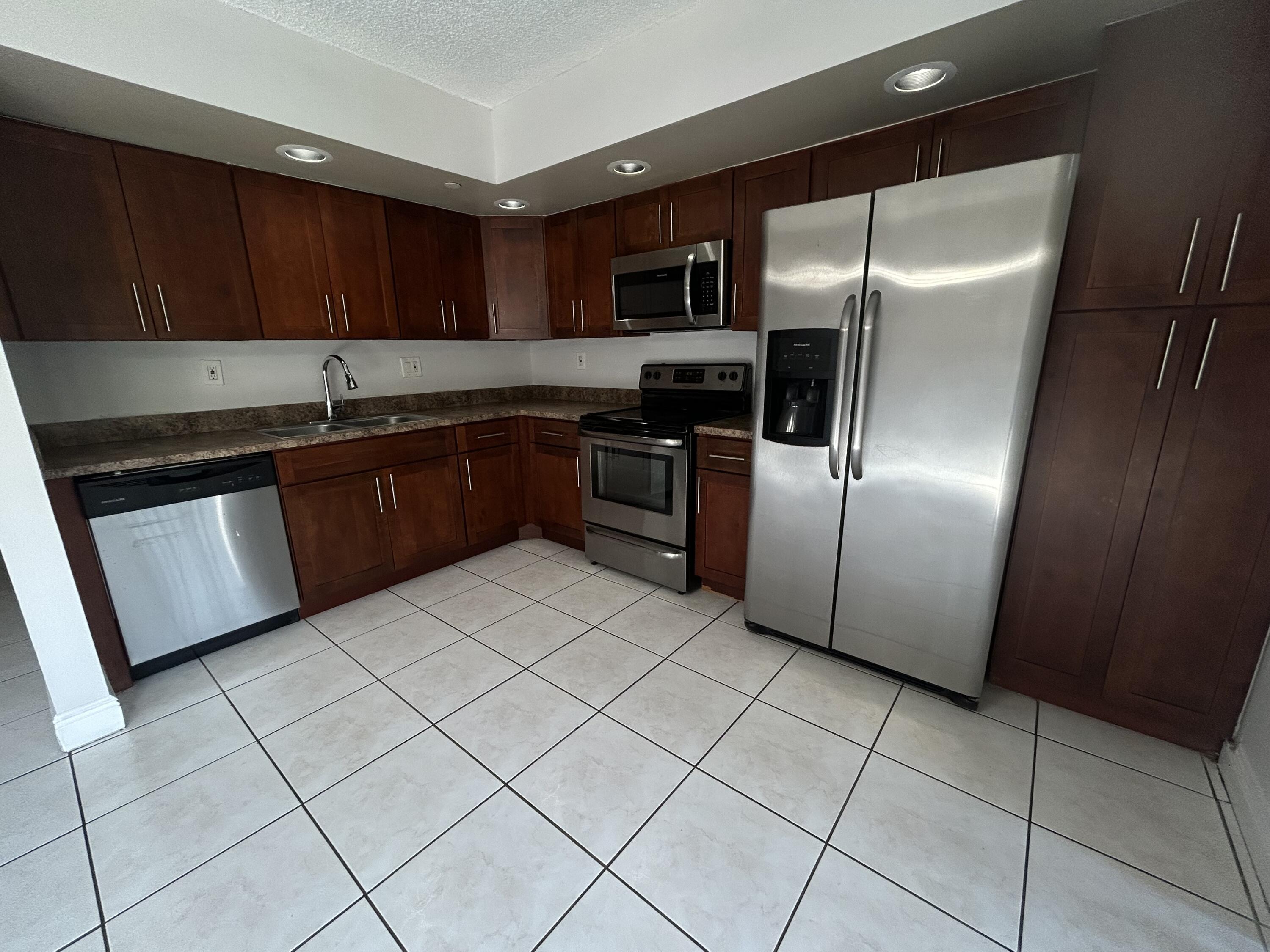 8650 Southwest 133rd Avenue Road, Unit 214 Miami, FL 33183 - Photo 4 of 24 IMG_7645