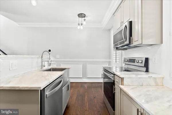 a view of livingroom with washer and dryer