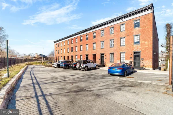 a car parked in front of a building