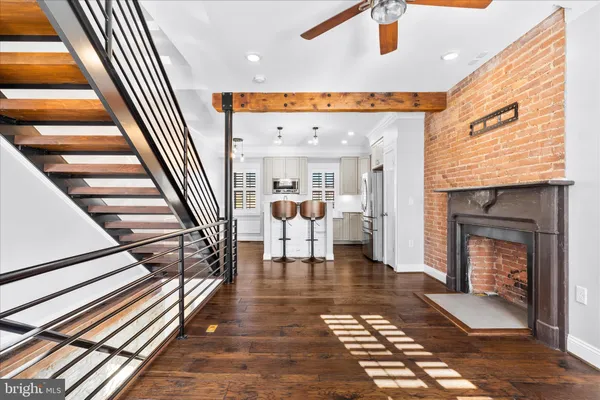 a view of an entryway and livingroom with furniture