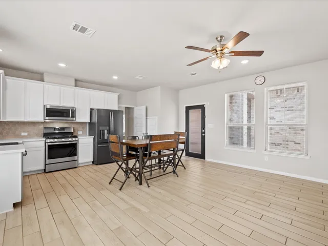 $694,000 | 262 Peninsula Point Drive, Montgomery, TX 77356