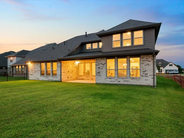 $694,000 | 262 Peninsula Point Drive, Montgomery, TX 77356