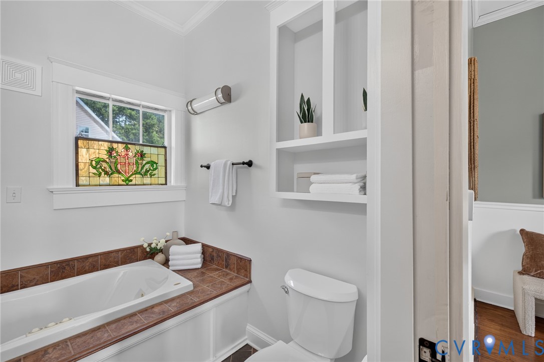 210 Henry Clay Road Ashland, VA 23005 - Photo 21 of 59 Built-in soaking tub with tile surround, stained g