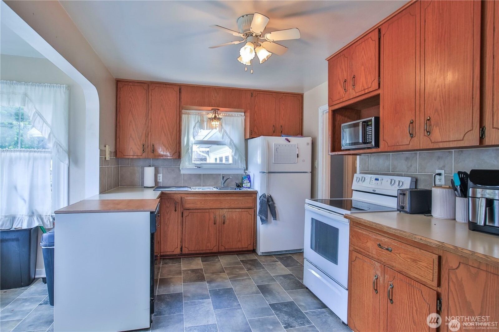 310 South Cabot Road Everett, WA 98203 - Photo 3 of 18