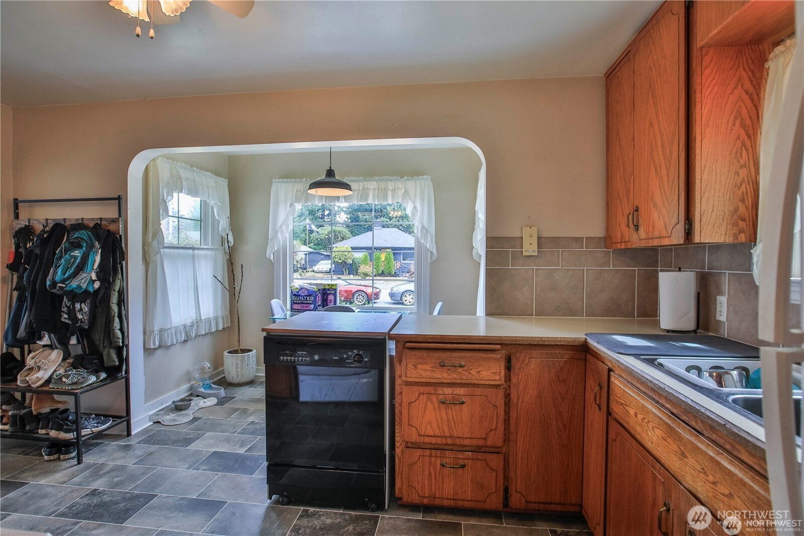 310 South Cabot Road Everett, WA 98203 - Photo 4 of 18