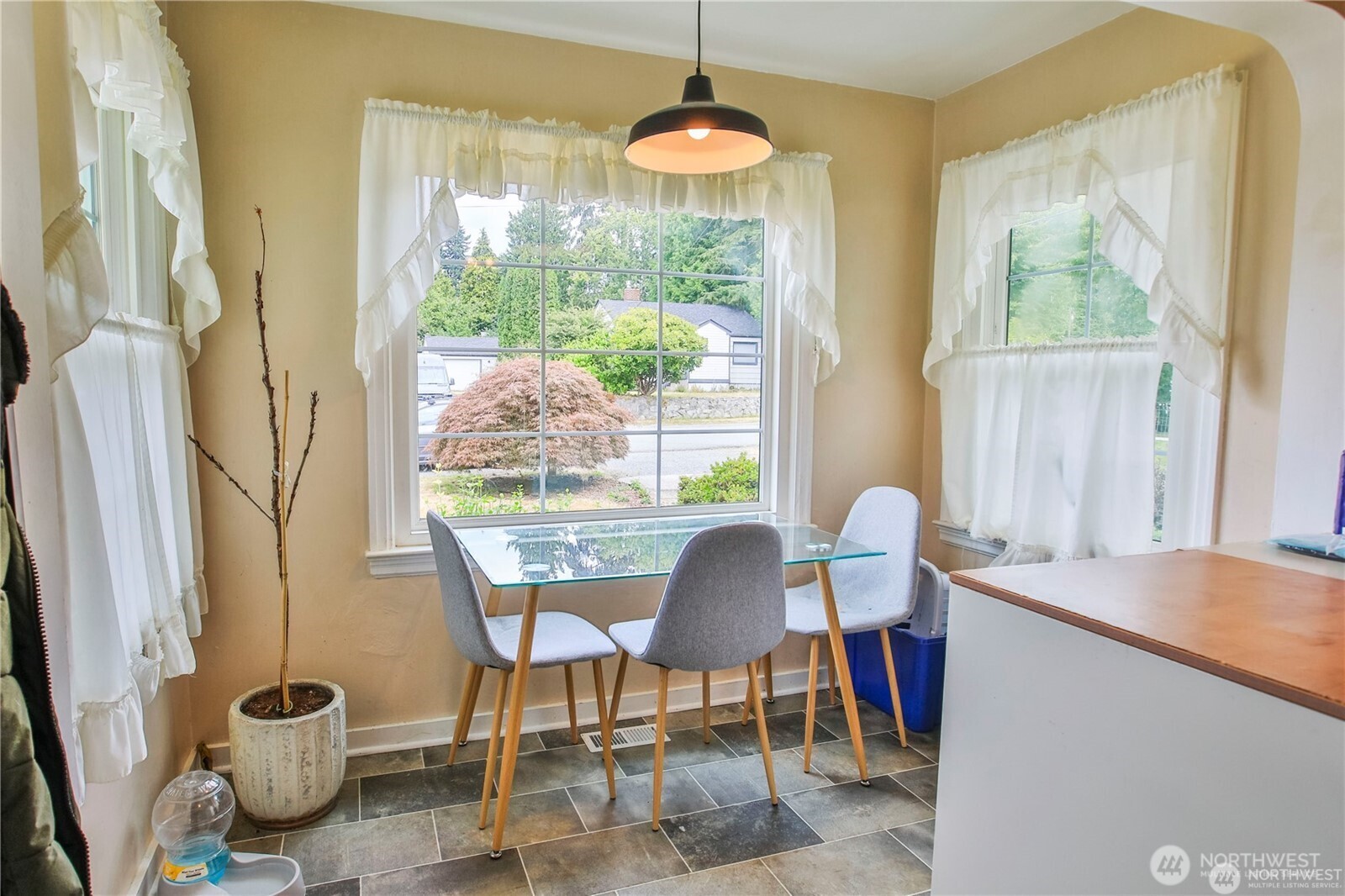 310 South Cabot Road Everett, WA 98203 - Photo 5 of 18