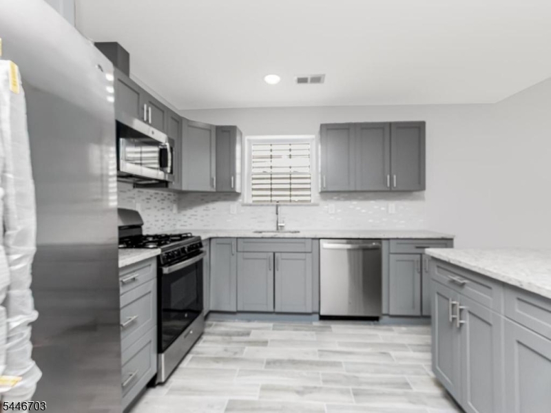 282 West Runyon Street, Unit 2 Newark, NJ 07108 - Photo 2 of 12