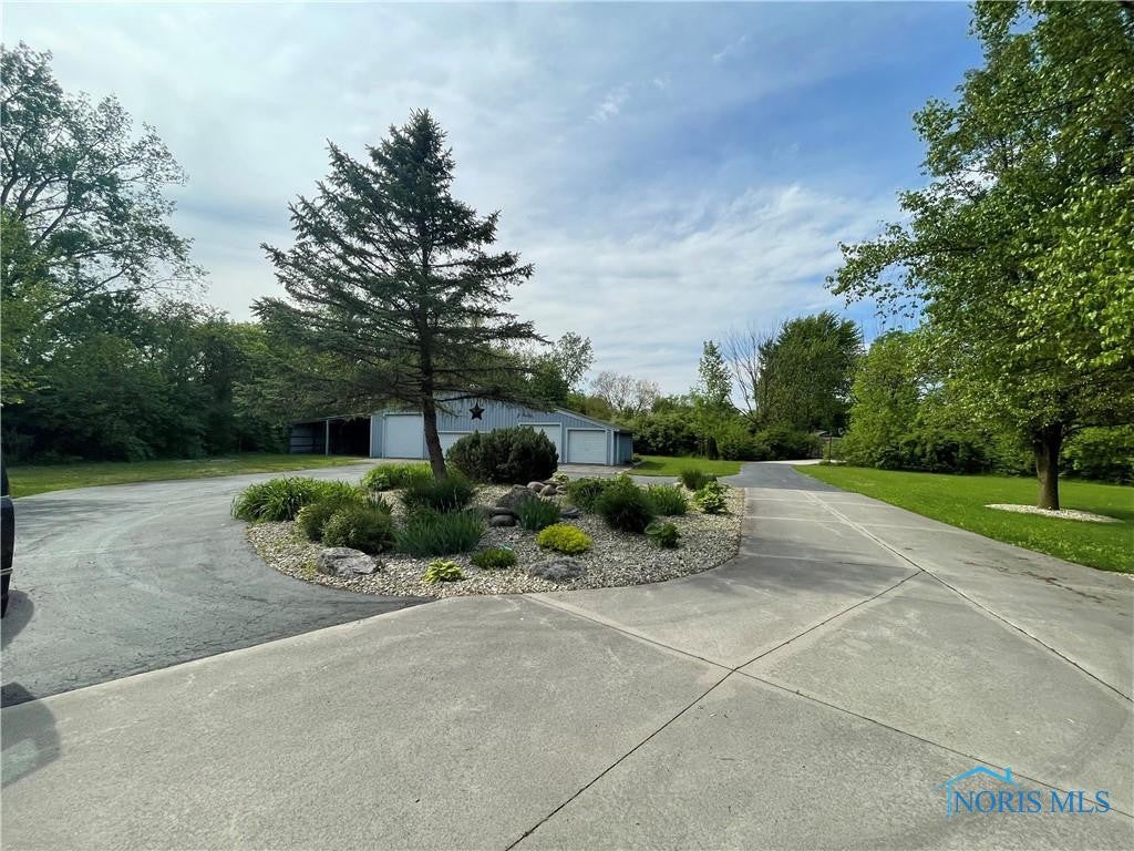 1407 Brookside Drive Fostoria, OH 44830 - Photo 3 of 30 Gallery Image 3