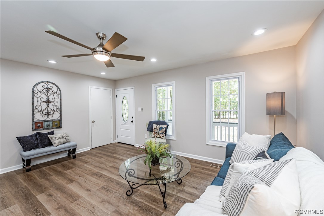 12529 Nash Road Chesterfield, VA 23838 - Photo 3 of 20 a living room with furniture