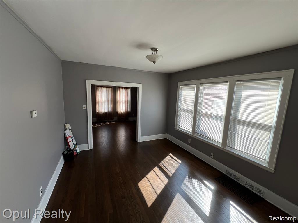 6525 Ternes Dearborn, MI 48126 - Photo 9 of 15