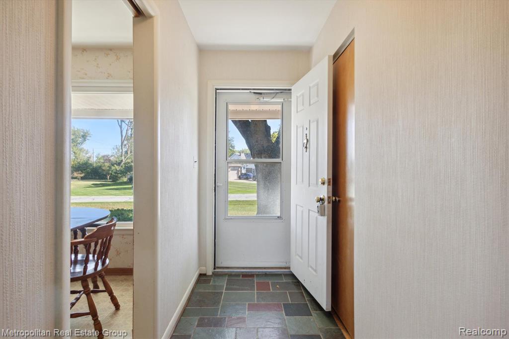 26115 Steele Road Farmington Hills, MI 48331 - Photo 6 of 40