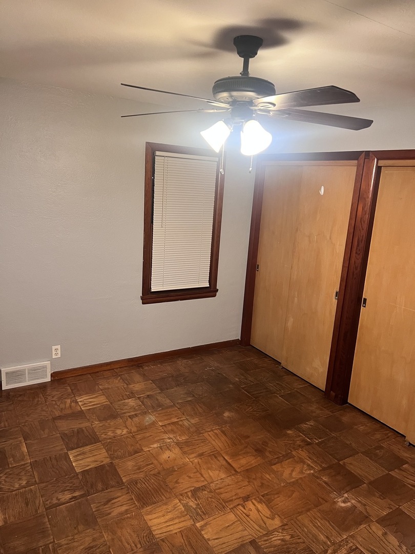 1160 West Marion Street Joliet, IL 60436 - Photo 5 of 7 a view of a room with a mirror