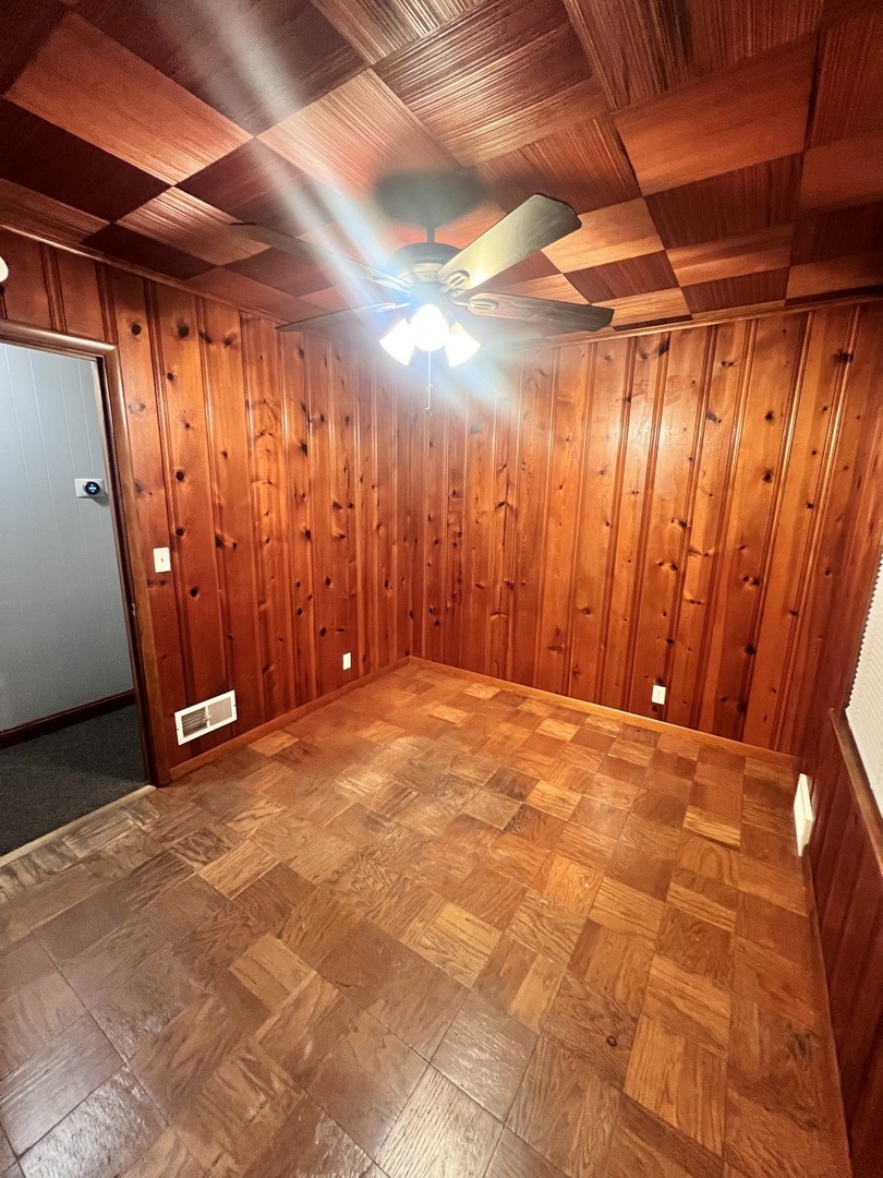 1160 West Marion Street Joliet, IL 60436 - Photo 6 of 7 a view of an empty room