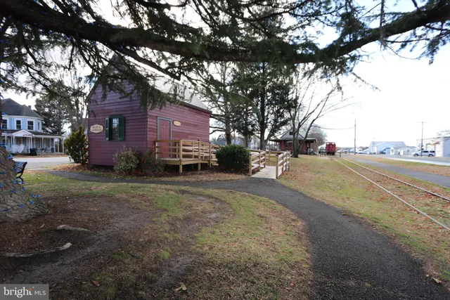 a view of a entertaining space