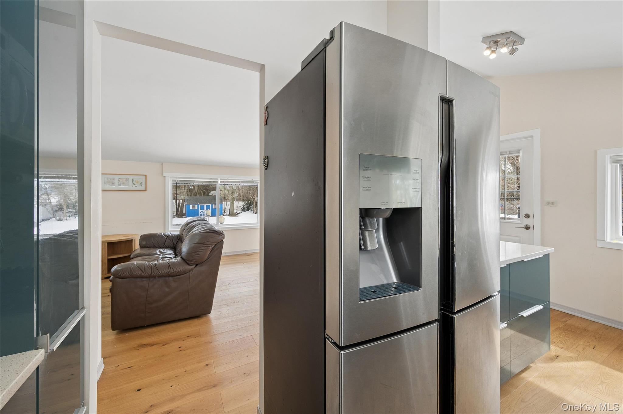 21 Amboy Road Oakdale, NY 11769 - Photo 15 of 35