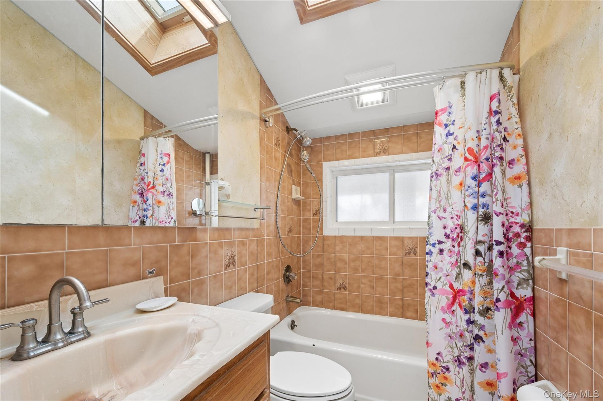 21 Amboy Road Oakdale, NY 11769 - Photo 16 of 35