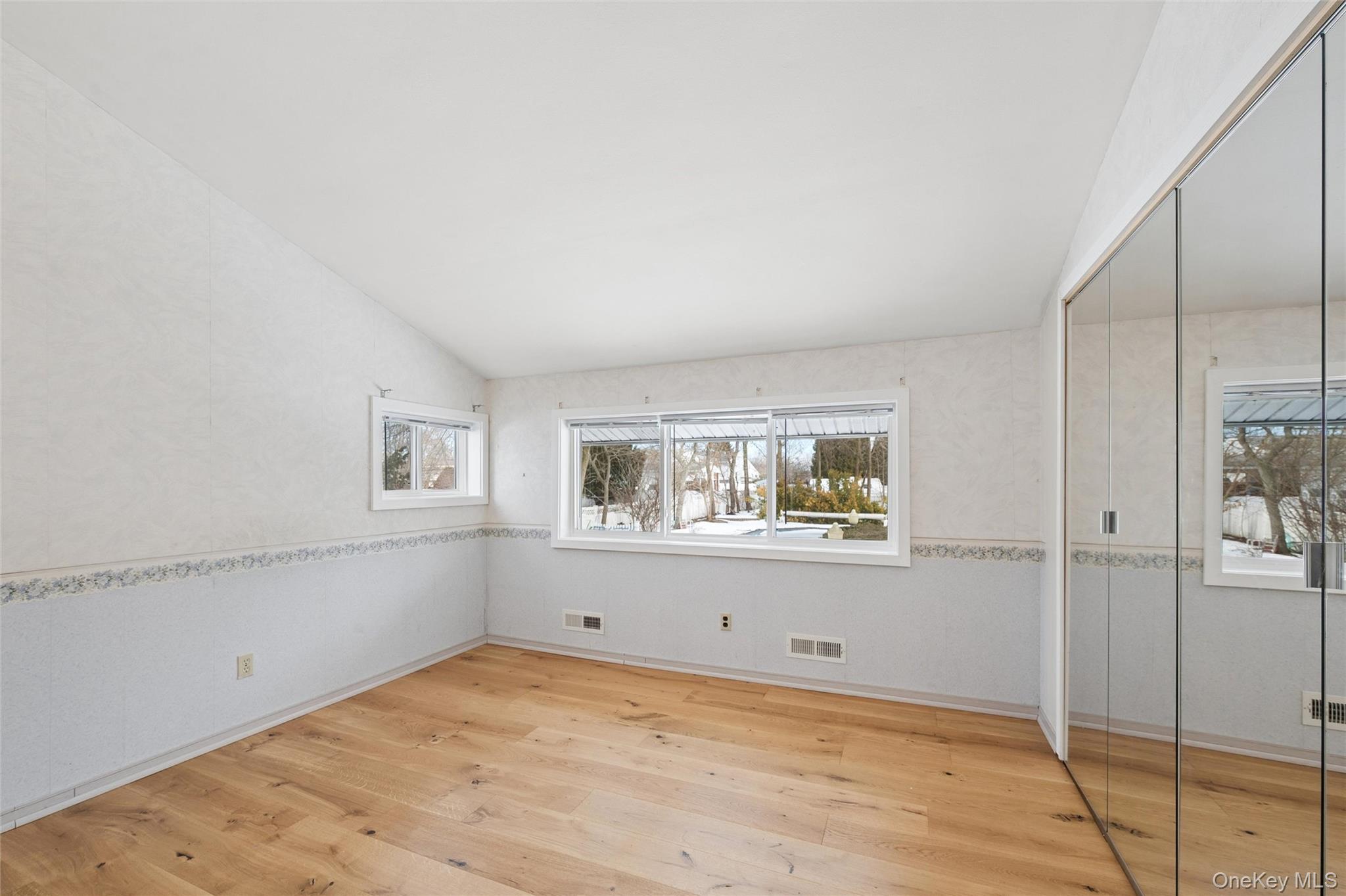 21 Amboy Road Oakdale, NY 11769 - Photo 18 of 35