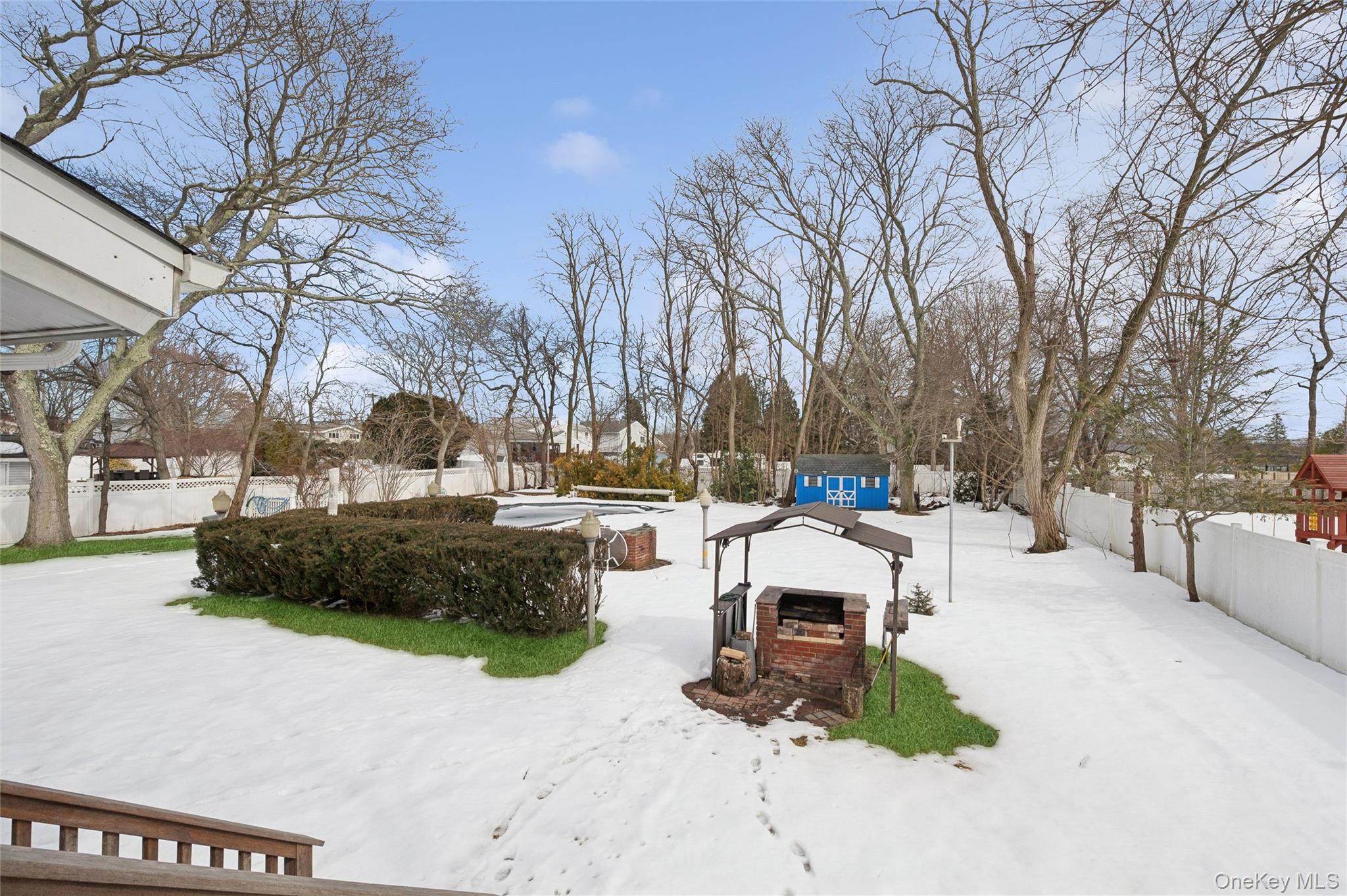 21 Amboy Road Oakdale, NY 11769 - Photo 27 of 35