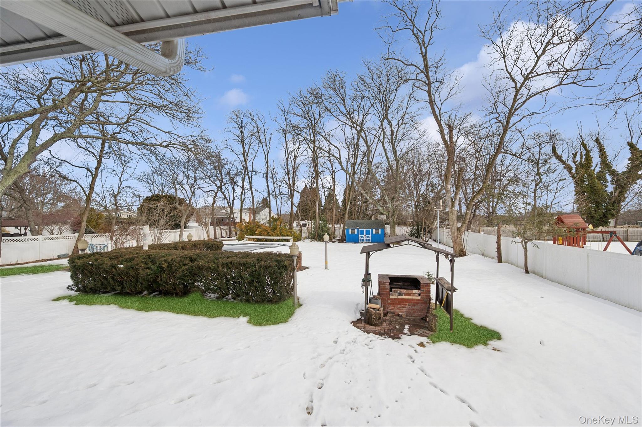 21 Amboy Road Oakdale, NY 11769 - Photo 28 of 35