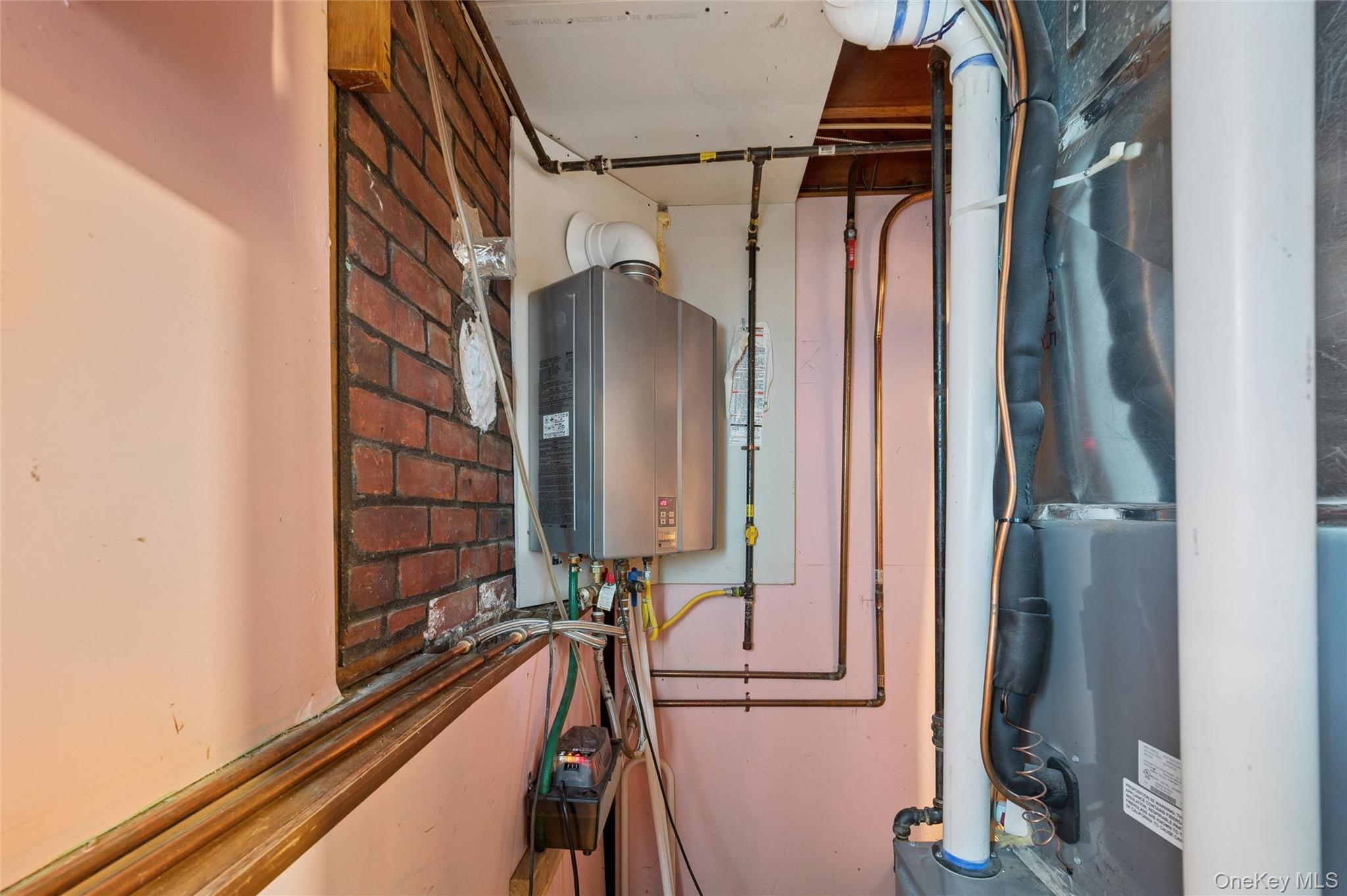 21 Amboy Road Oakdale, NY 11769 - Photo 31 of 35