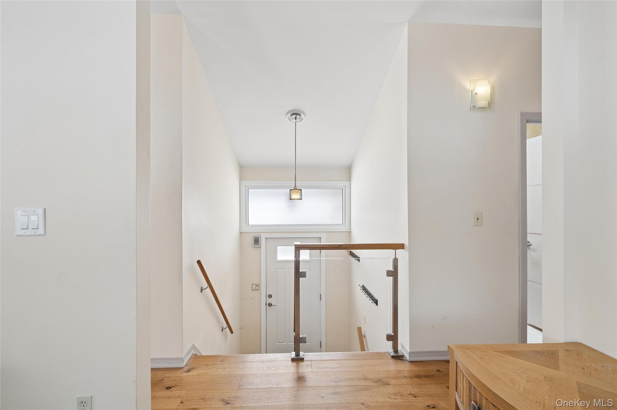 21 Amboy Road Oakdale, NY 11769 - Photo 4 of 35