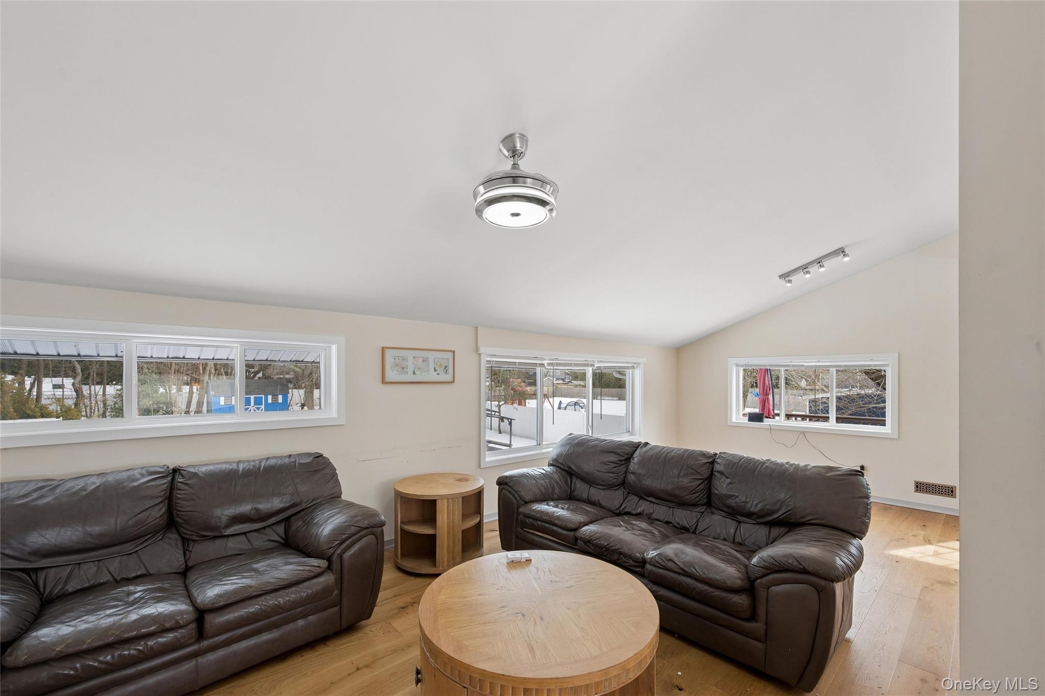 21 Amboy Road Oakdale, NY 11769 - Photo 6 of 35