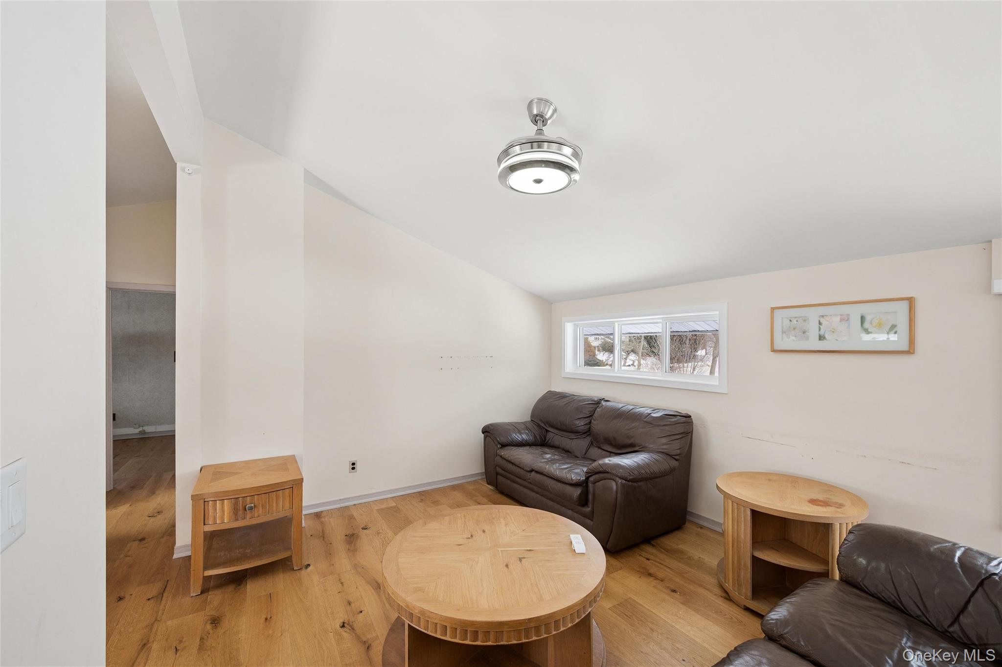 21 Amboy Road Oakdale, NY 11769 - Photo 7 of 35