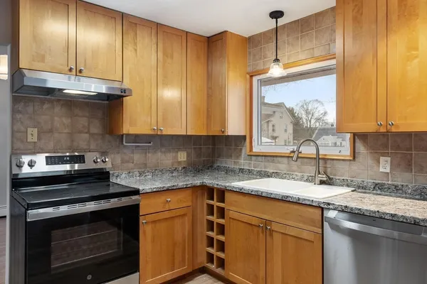 $3,500 | 101 Elmcrest Road, Unit 101, North Andover, MA 01845