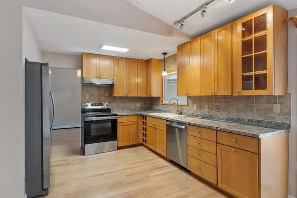 $3,500 | 101 Elmcrest Road, Unit 101, North Andover, MA 01845