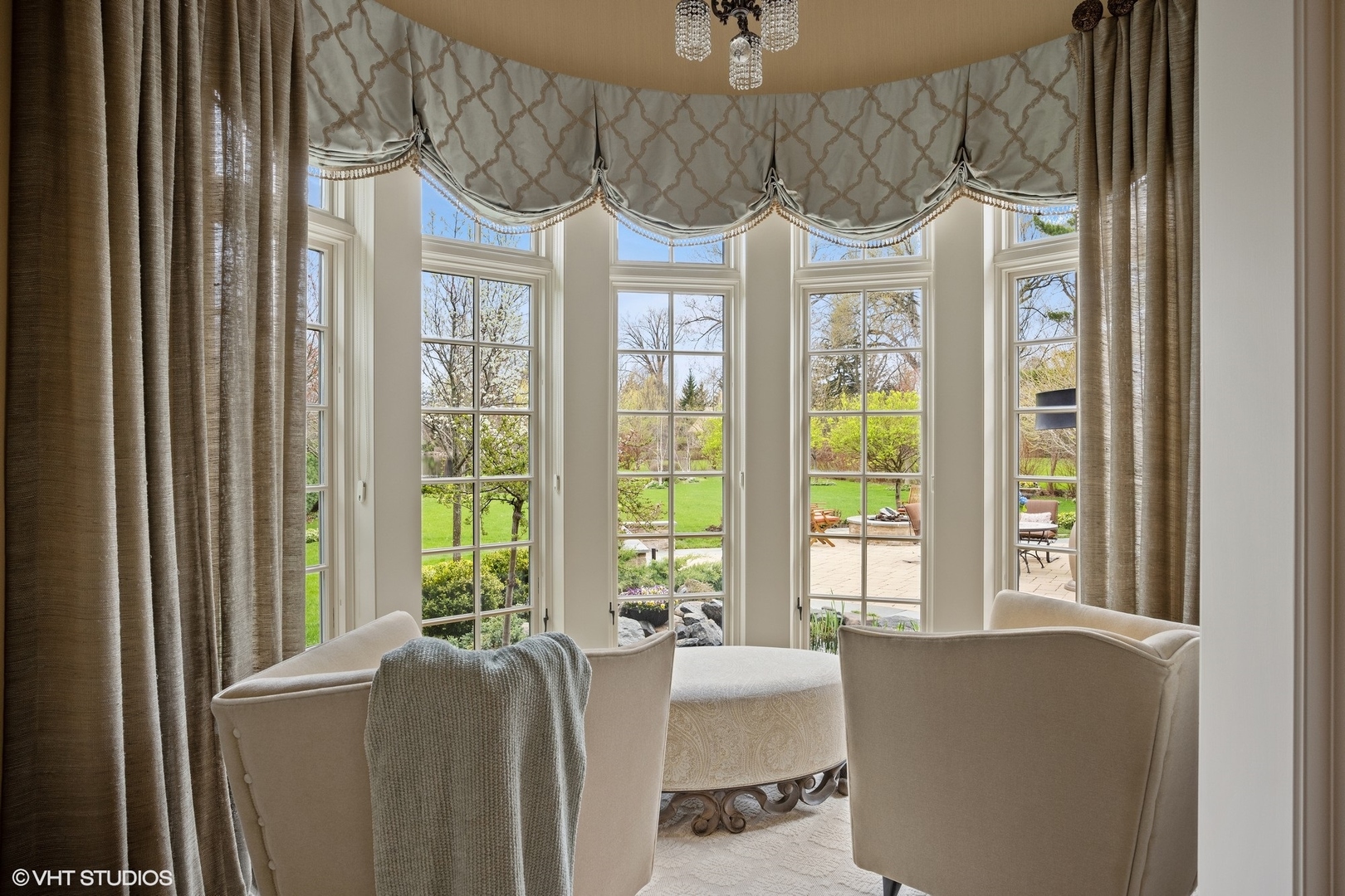 106 Longmeadow Road Winnetka, IL 60093 - Photo 26 of 66 a living room with furniture and a large window