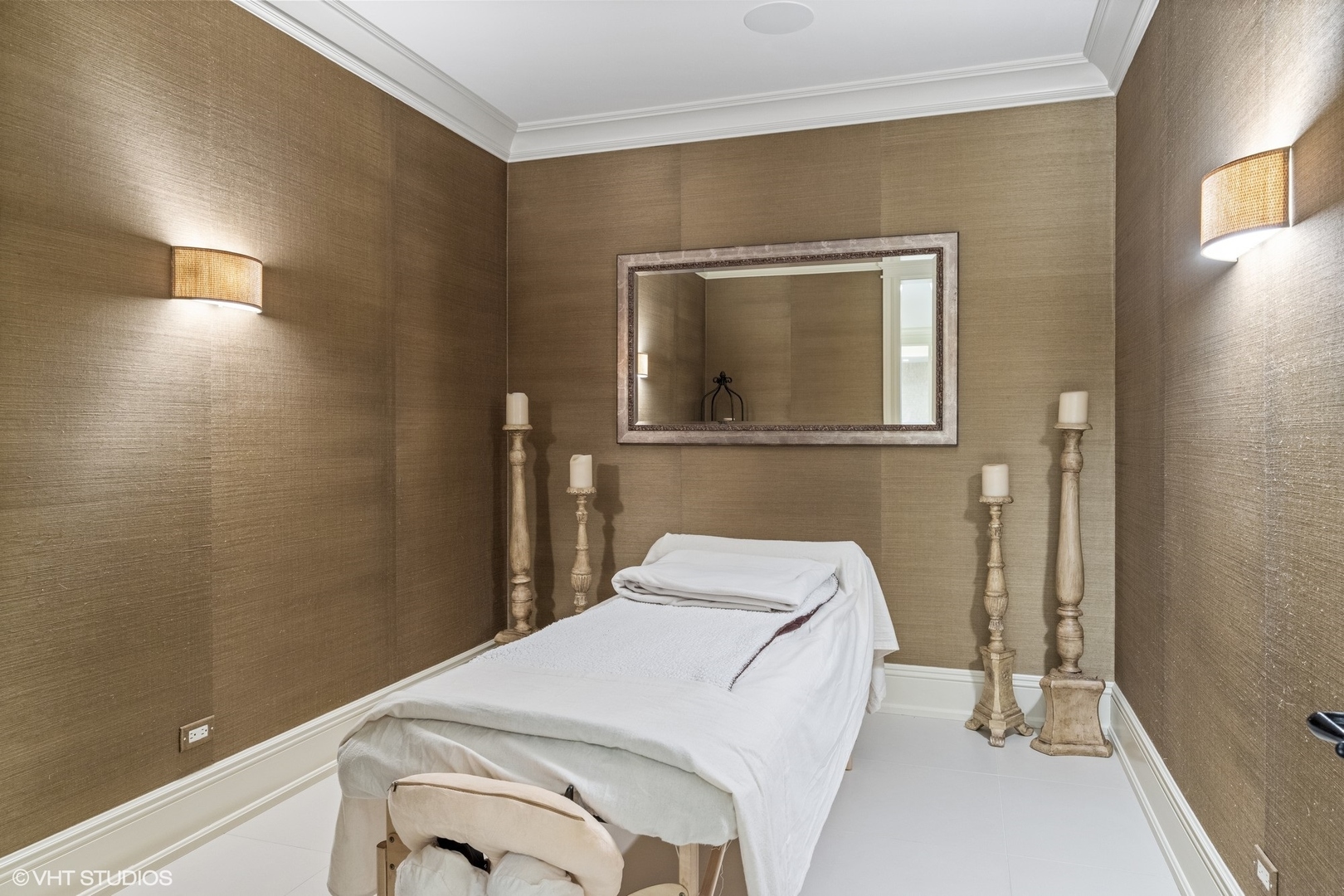 106 Longmeadow Road Winnetka, IL 60093 - Photo 59 of 66 a bedroom with a bed and a mirror