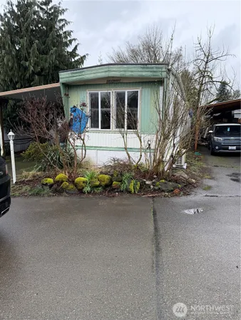 $4,995 | 7301 Northeast 175th Street, Unit 212, Kenmore, WA 98028