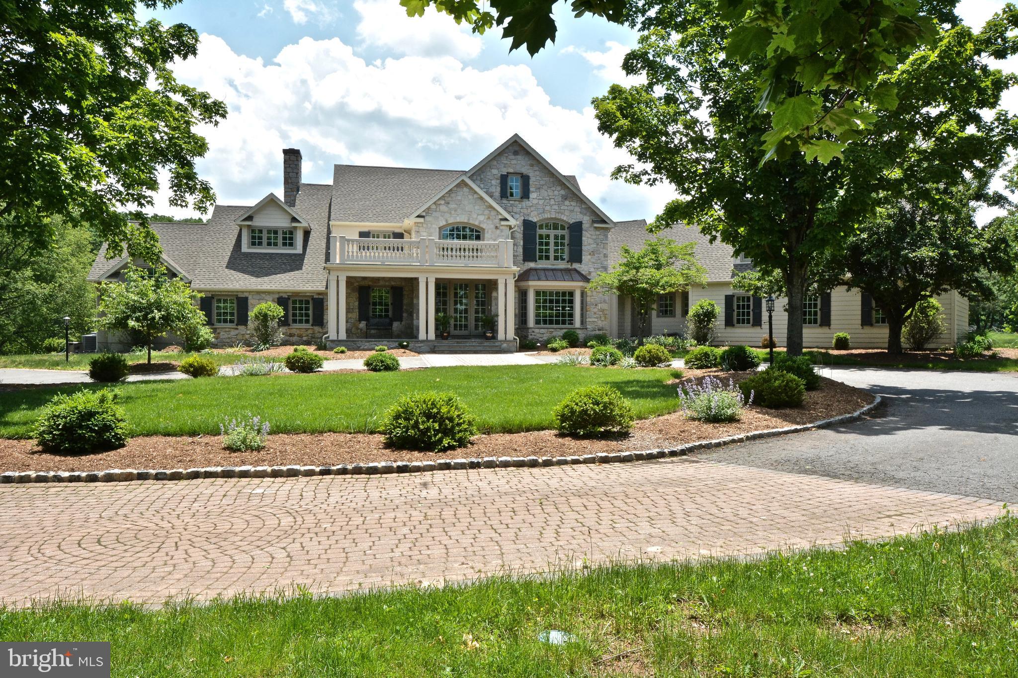 Impressive circular drive to front entrance.