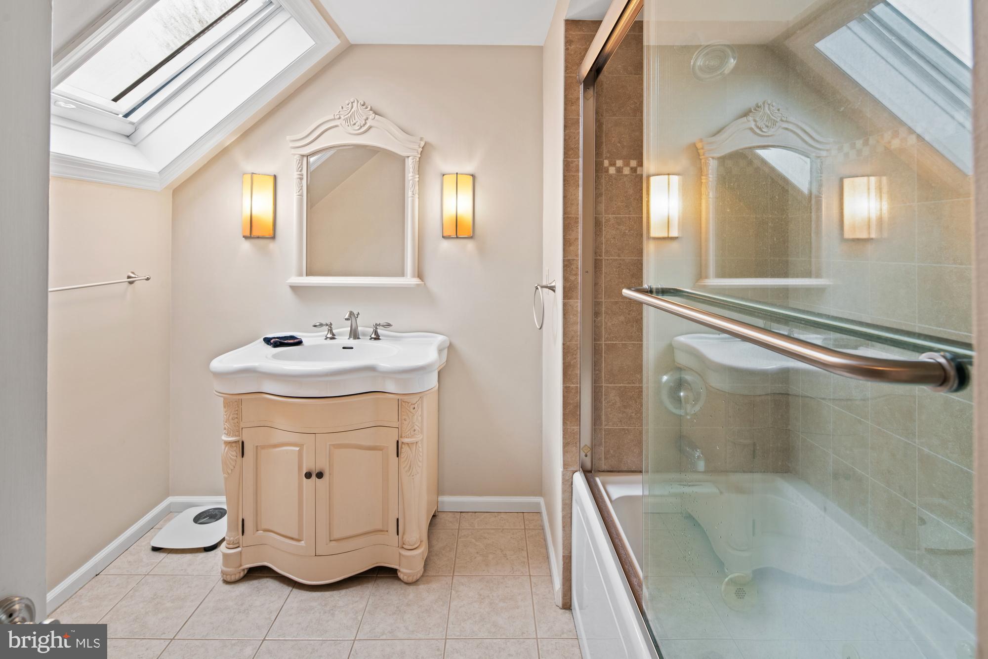 463 Federal City Road Pennington, NJ 08534 - Photo 41 of 47 Second floor hall bath.