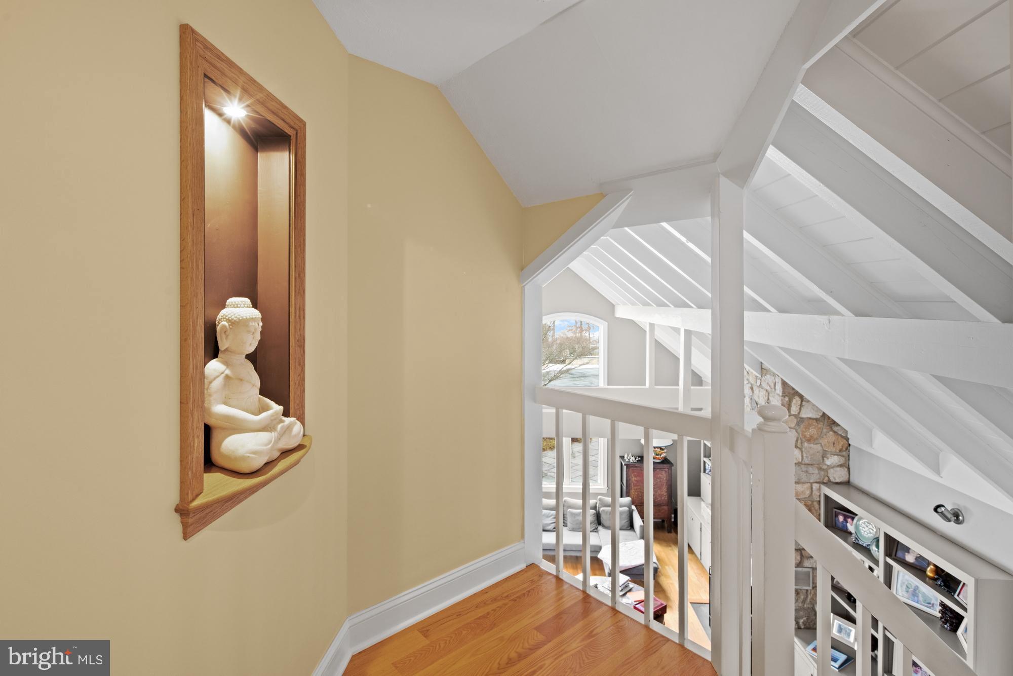 463 Federal City Road Pennington, NJ 08534 - Photo 42 of 47 Hallway alcove for art/sculptures.