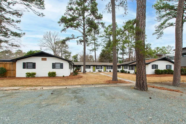 $1,400 | 109 West Poplar Avenue, Unit C, Carrboro, NC 27510