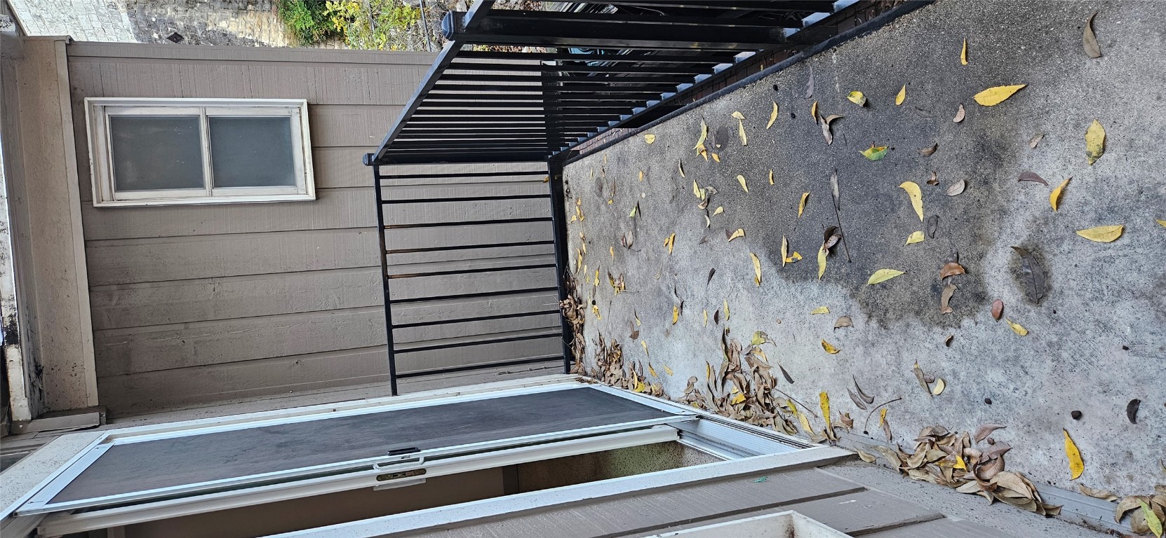 506 West 7th Street, Unit B Austin, TX 78701 - Photo 13 of 14 View of balcony