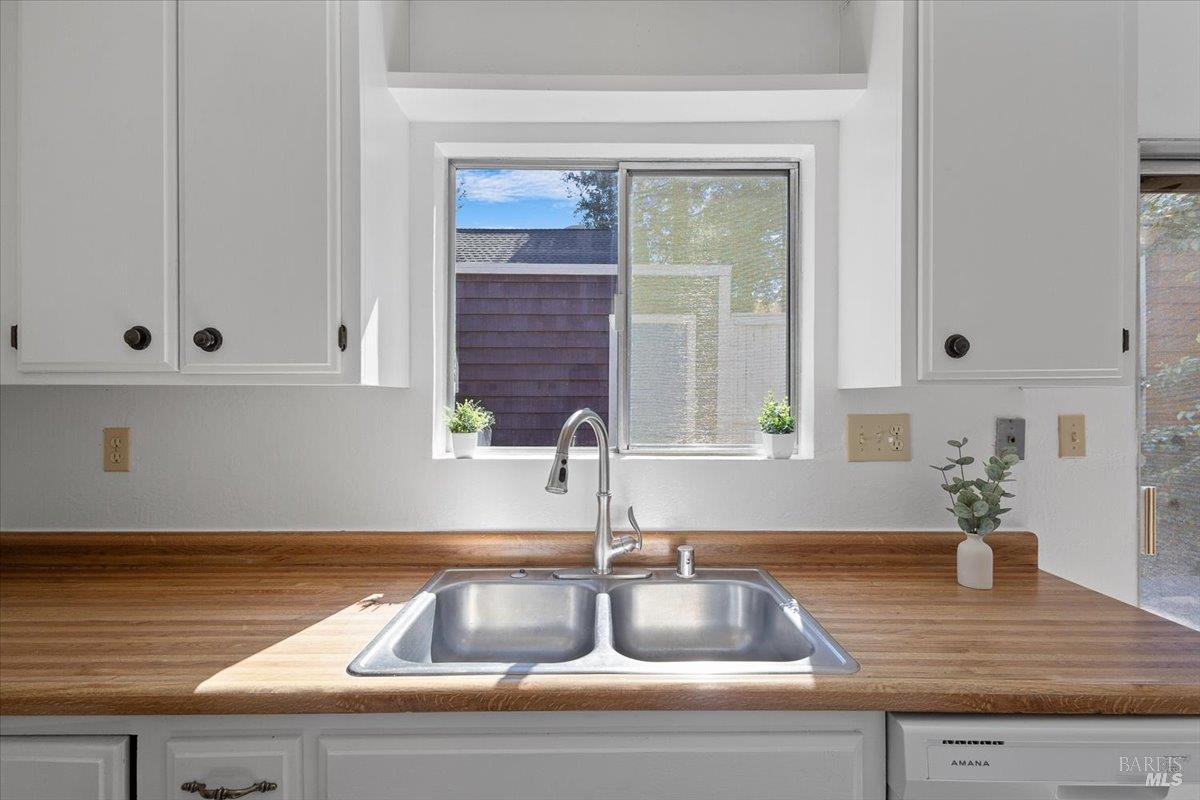 2426 Lakeview Drive Santa Rosa, CA 95405 - Photo 11 of 43