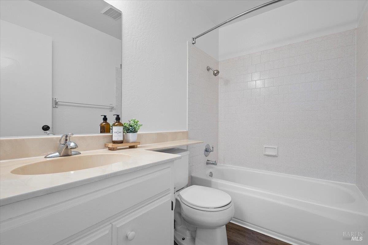 2426 Lakeview Drive Santa Rosa, CA 95405 - Photo 13 of 43