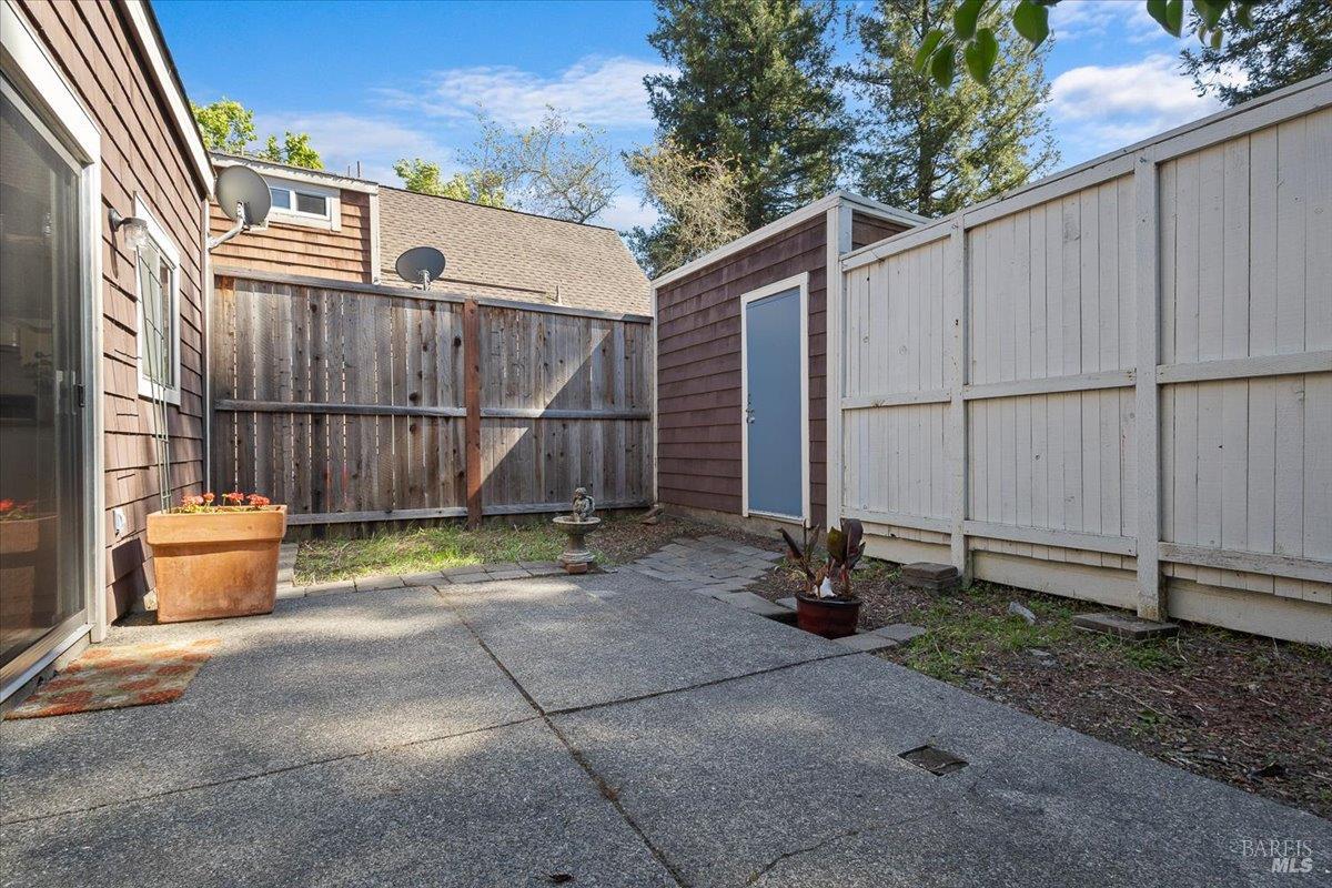 2426 Lakeview Drive Santa Rosa, CA 95405 - Photo 28 of 43