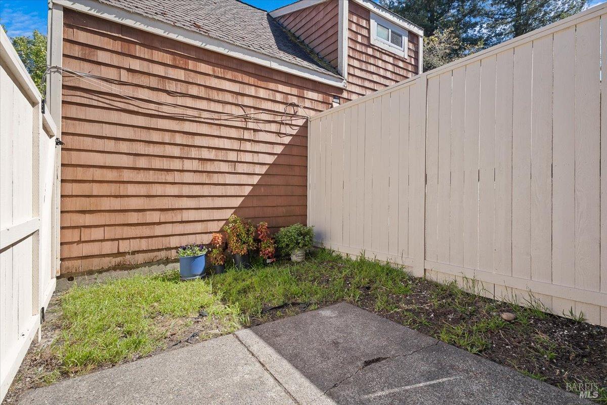 2426 Lakeview Drive Santa Rosa, CA 95405 - Photo 30 of 43