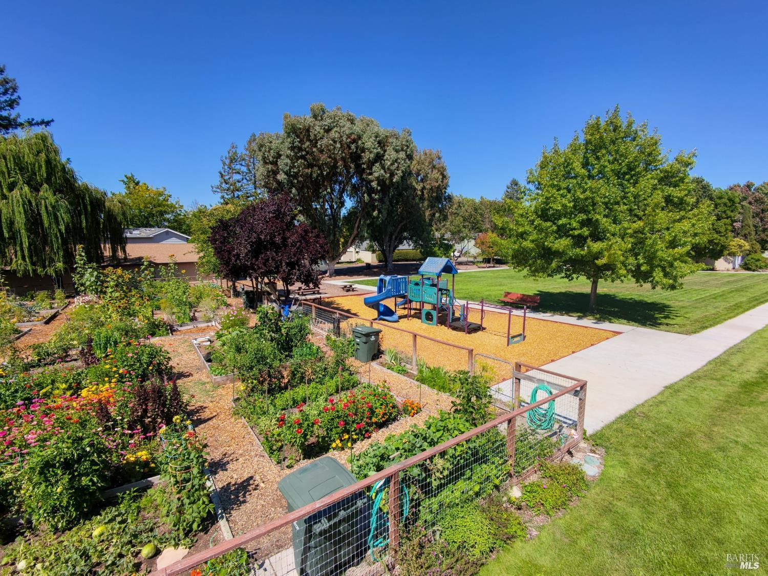 2426 Lakeview Drive Santa Rosa, CA 95405 - Photo 40 of 43